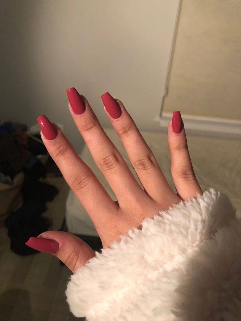 Fashion O vermelho dessas unhas combinando com o batonzão é tudooo