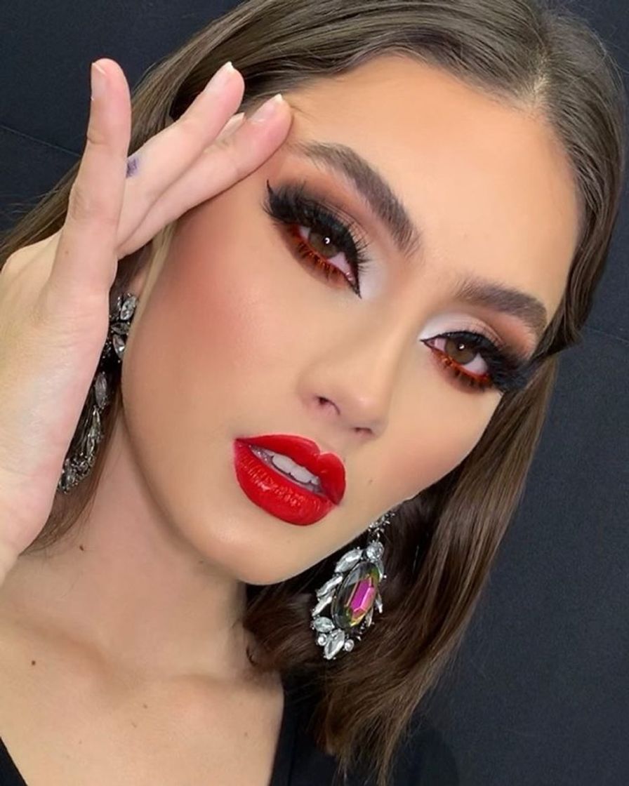 Fashion Mira este hermoso maquillaje para lucir bella en una fiesta❤