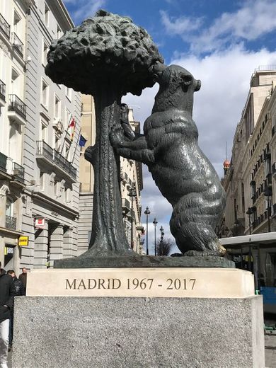 El Oso y el Madroño