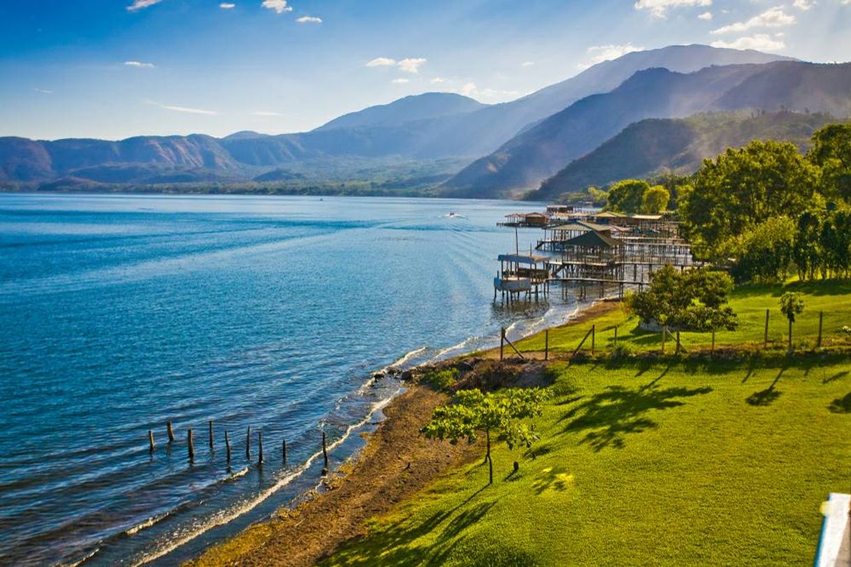 Place Lago de Coatepeque