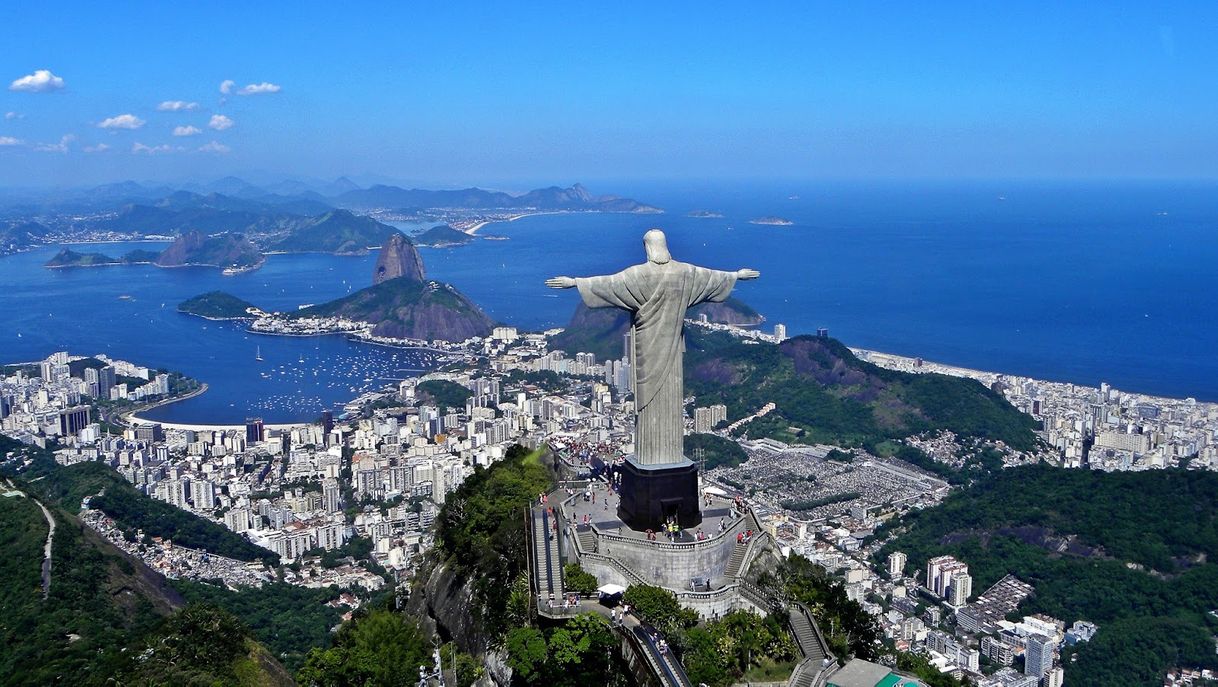 Moda Rio de Janeiro: Carioca Landscapes between the Mountain and 