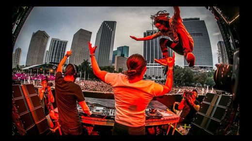 Dimitri Vegas, Steve Aoki & Like Mike's "3 Are Legend" 