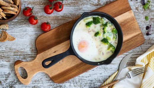 Parmentier de patata y queso con brócoli y huevo