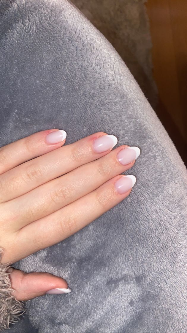 Social unhas amendoadas francesas brancas