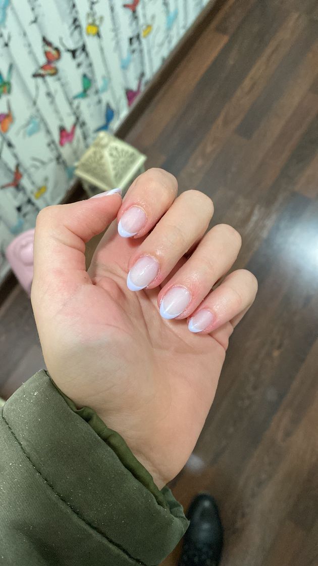 unhas amendoadas francesas lilás