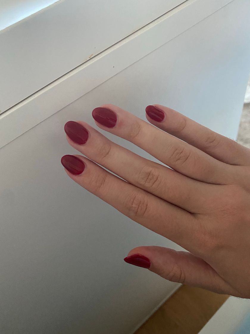 unhas amendoadas vermelhas