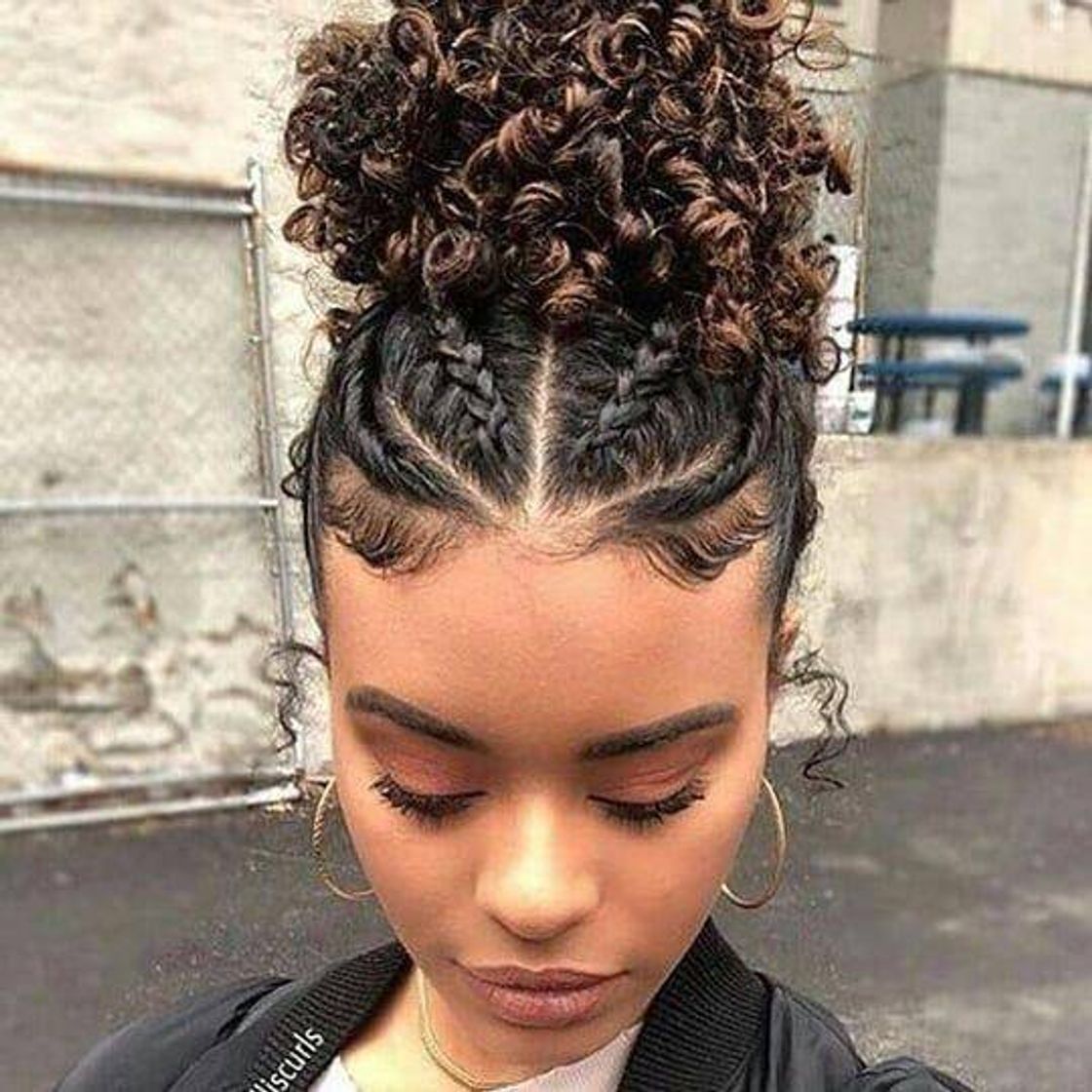 Fashion Penteado em cabelo cacheado 