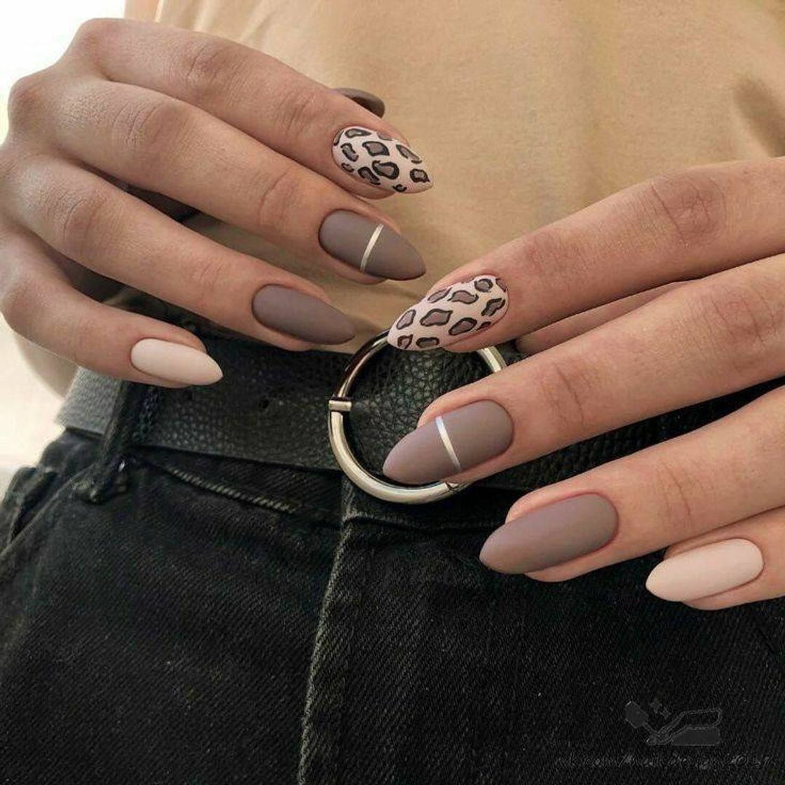 Fashion Unhas nude/marrom decorada 💓