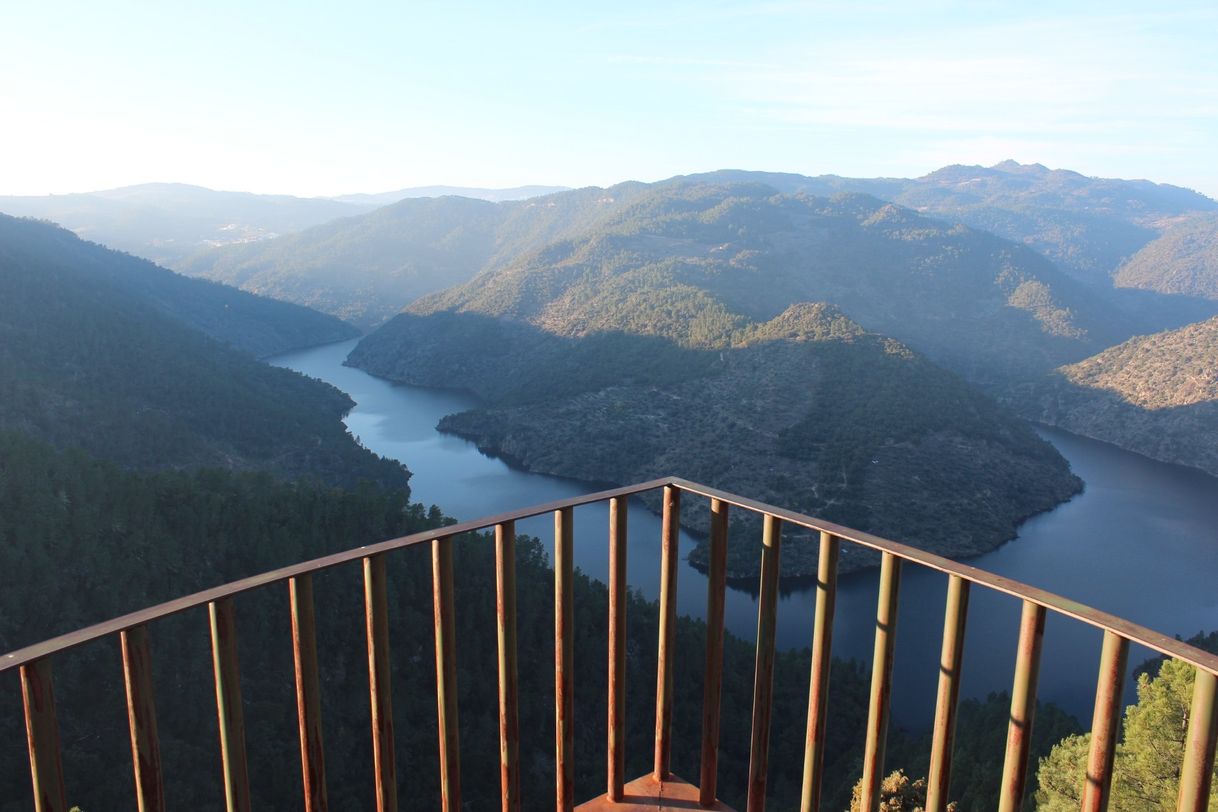 Lugar Miradouro olhos de água