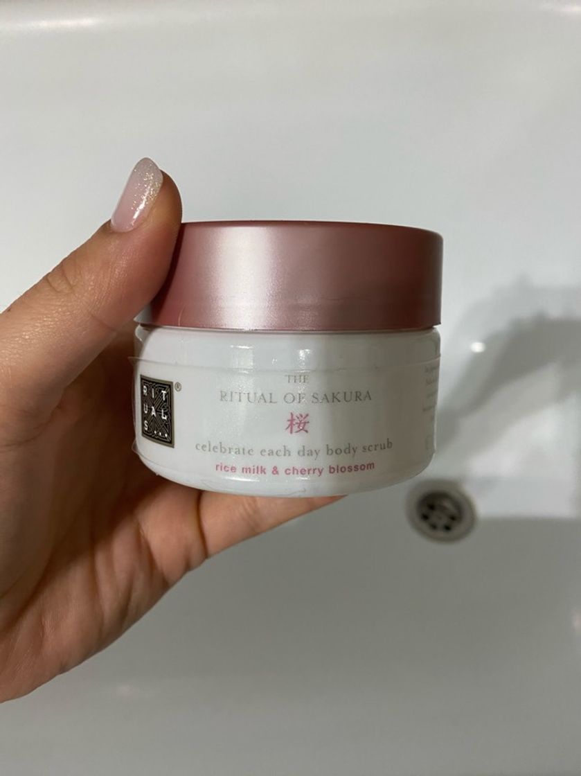 Social RITUALS The Ritual of Sakura Exfoliante corporal
