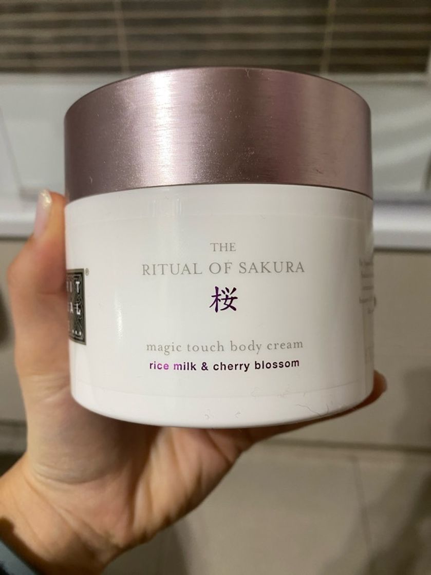 Social RITUALS The Ritual of Sakura Crema Corporal