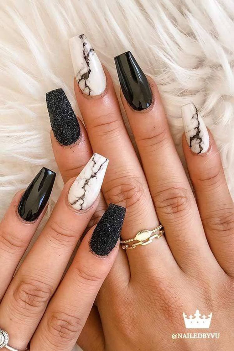 Moda Black Nails