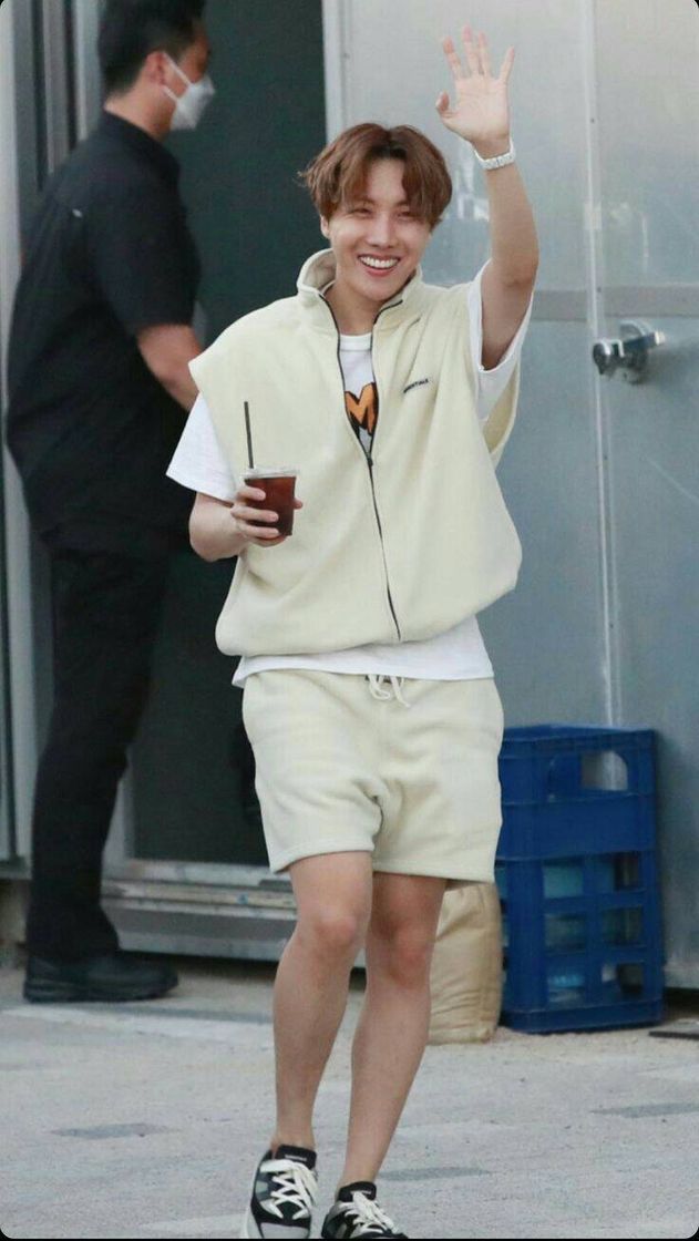 Moda Jung Hoseok_ j hope Bts    paparazzi 2020