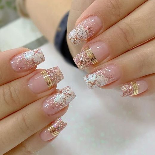 Unhas lindas e delicadas