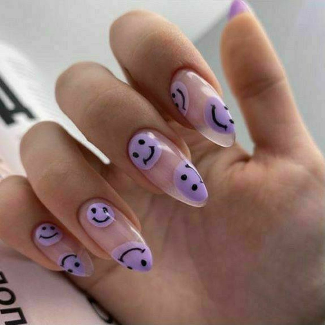 Fashion Esse emoji nas unhas ficaram radiantes ☺