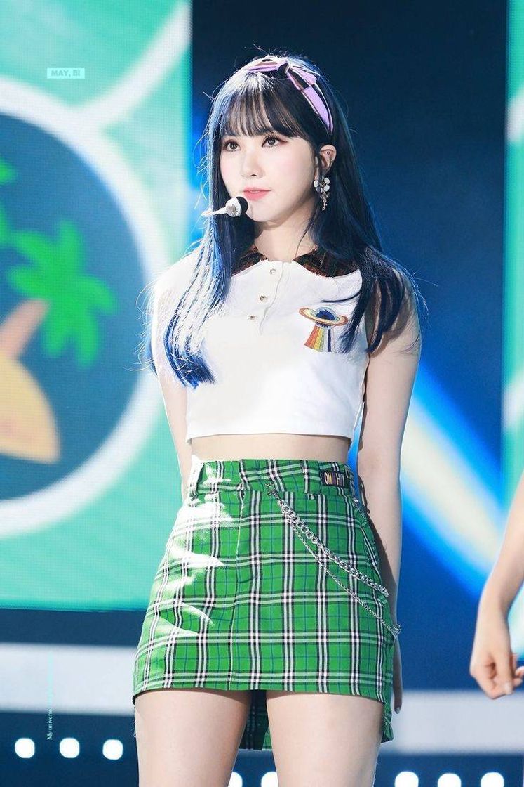 Moda Eunha outfit stage