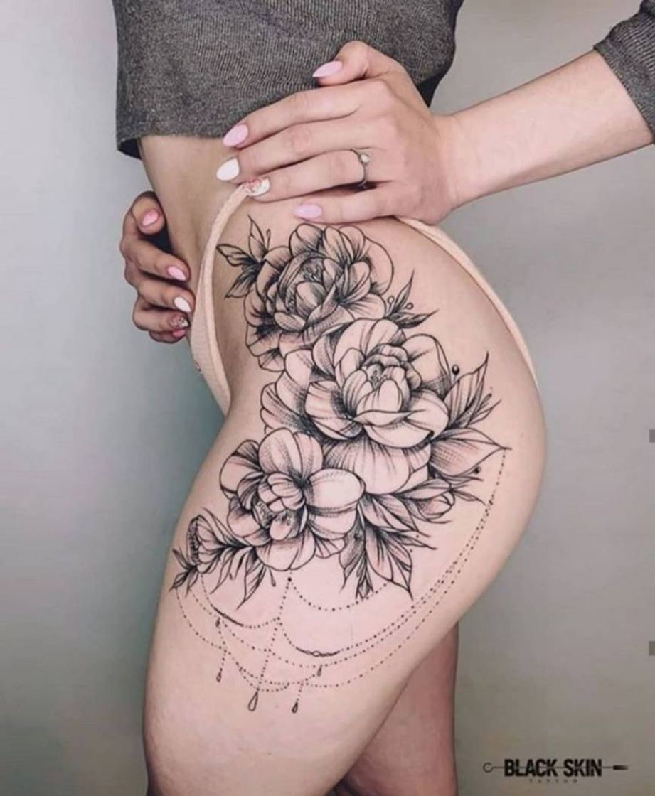 Fashion Tatuagem feminina no bumbum