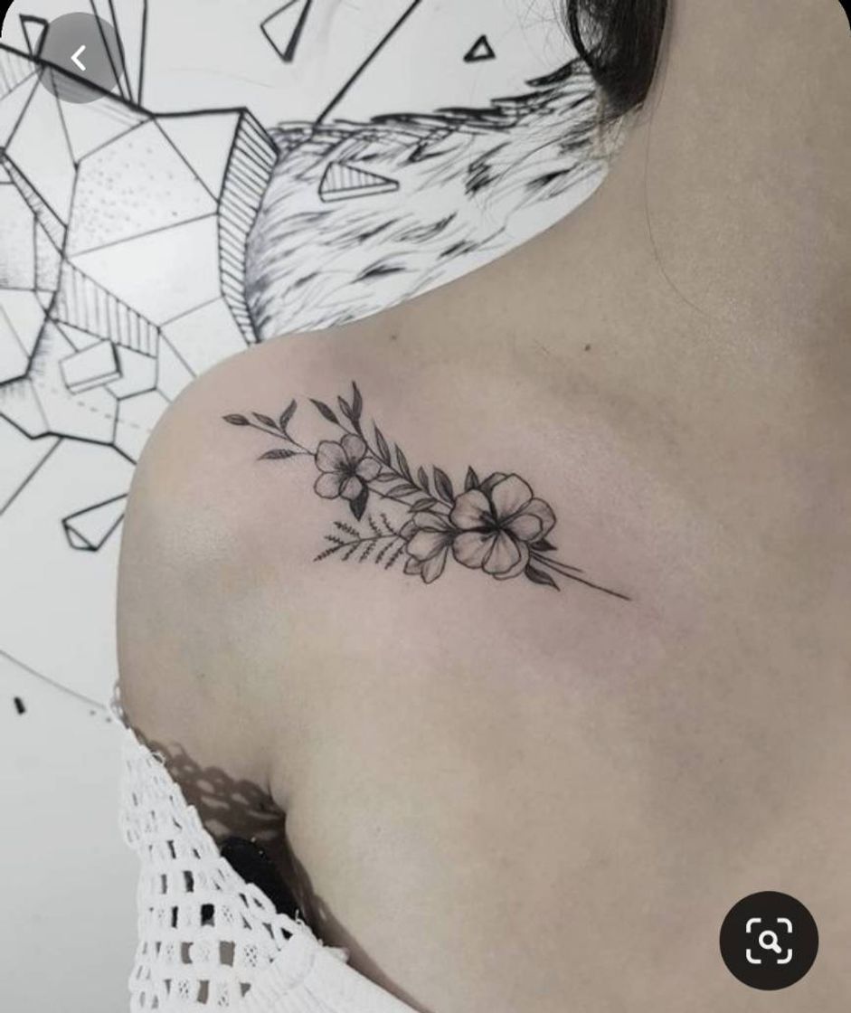 Fashion Tatoo de flores no ombro 