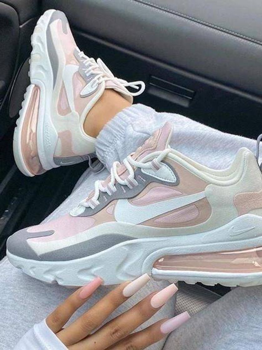 Social NIKE Air MAX 270 React