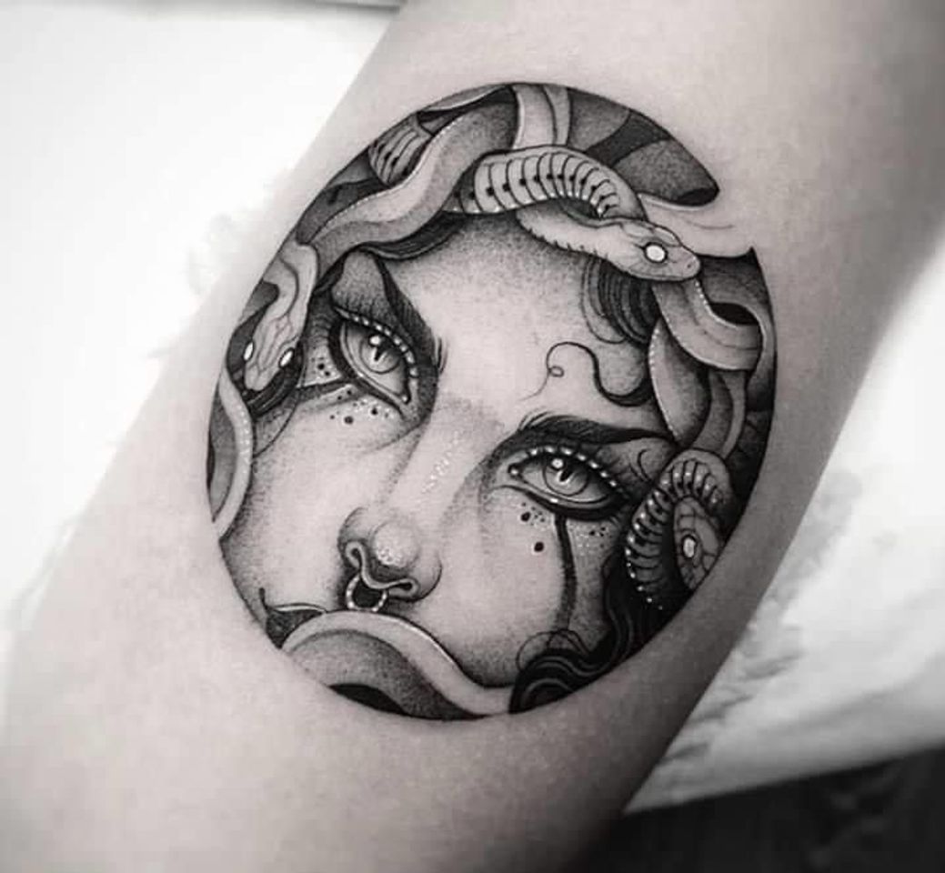 Moda Medusa Tattoo