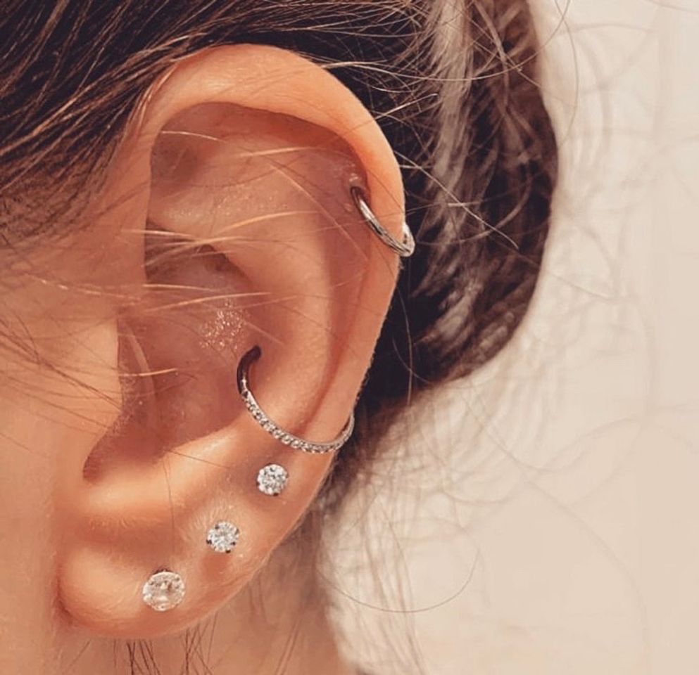 Moda piercing cartilagem 