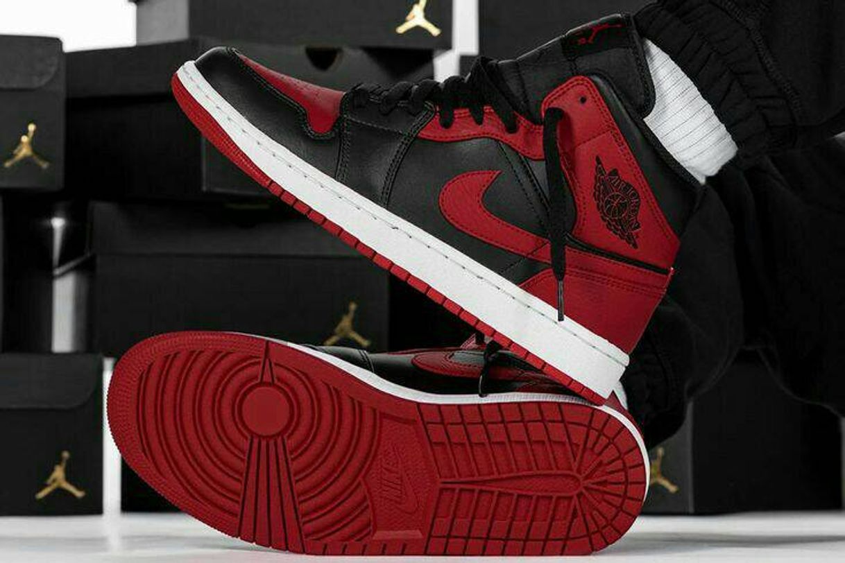 Moda Air Jordan mid 'banned'