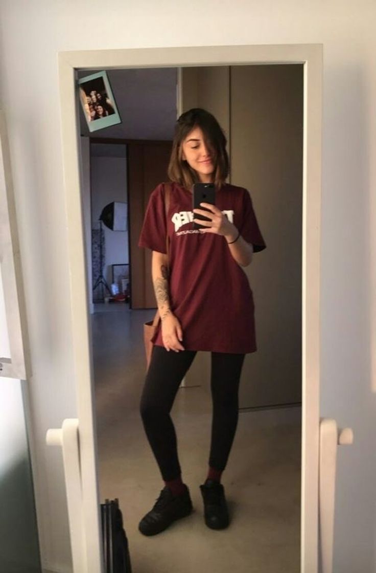 Moda Camisa cor vinho e legging, básico e confortável 