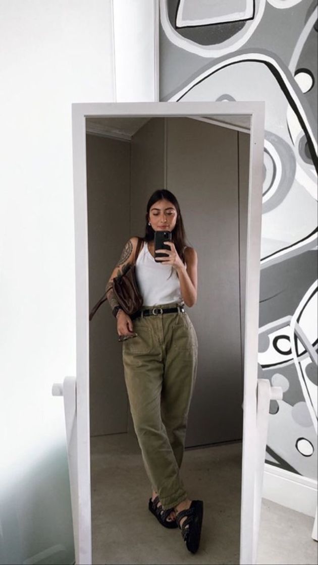 Fashion Mais um com calça verde militar