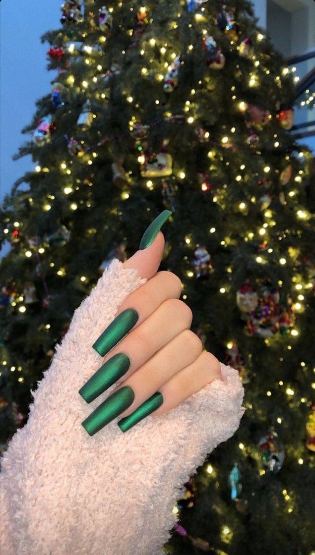 Fashion green nails 