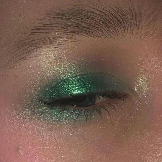 Green makeup 