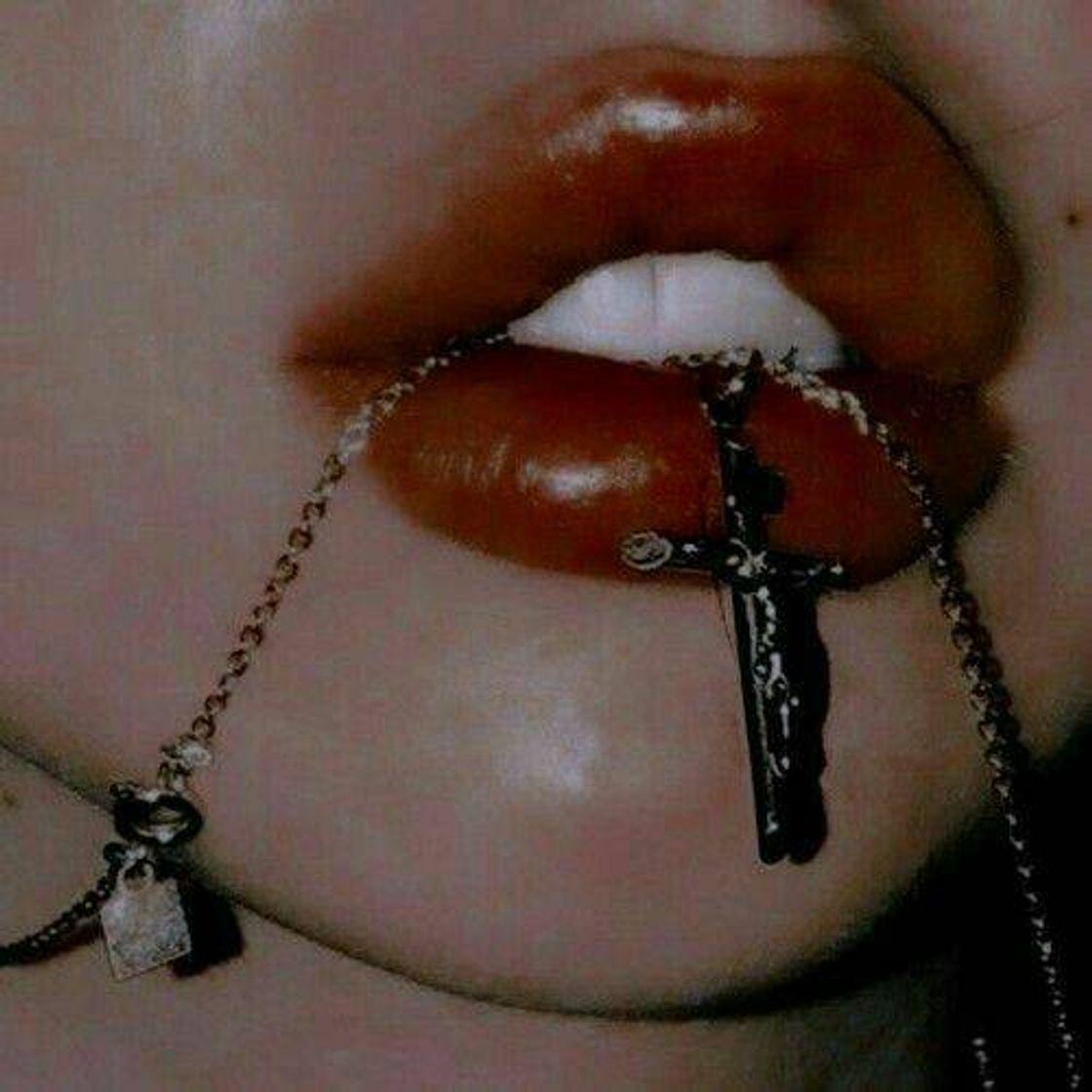 Social lips dark