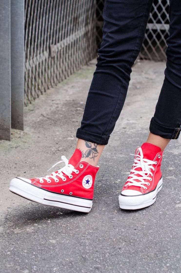 Moda Converse vermelho cano alto