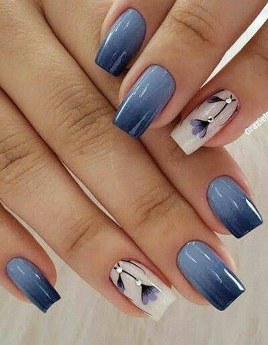 Nails 💙🤍