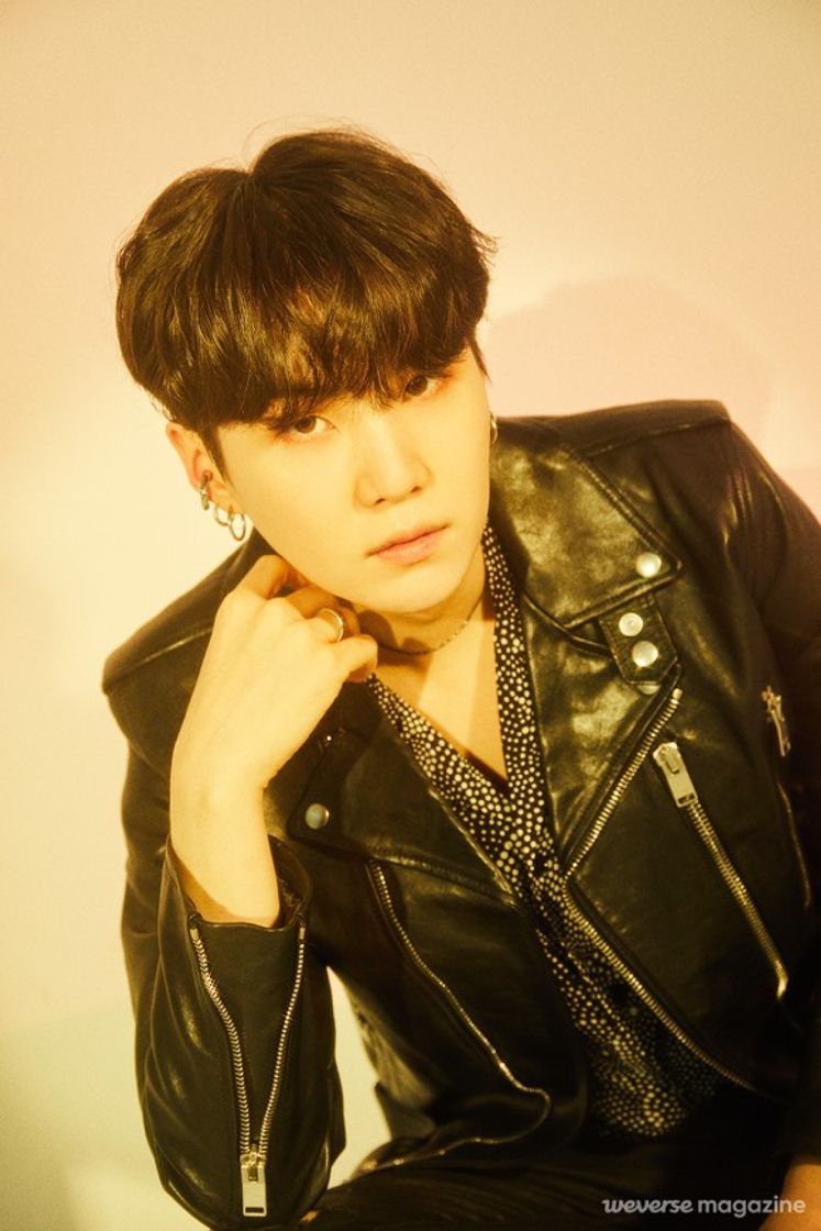 Fashion suga weverse magazine 