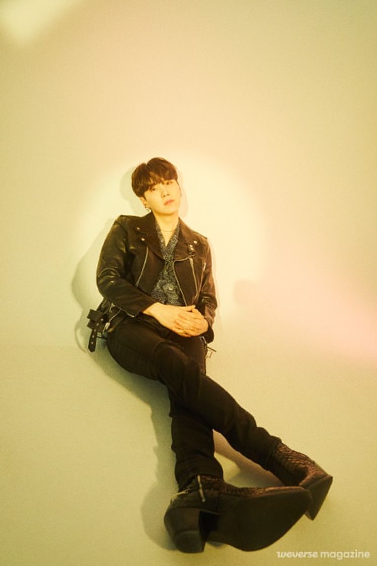 Fashion suga weverse magazine 