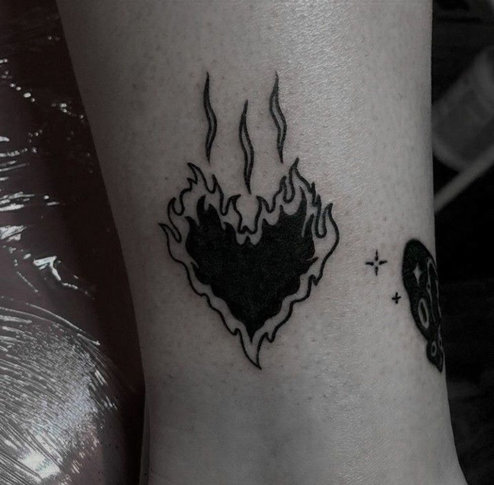 Moda tattoo fire heart