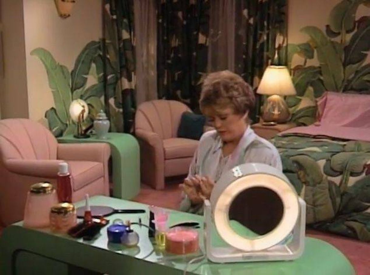 Moda blanche devereaux bedroom