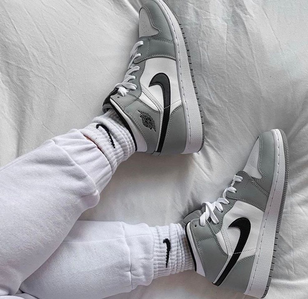 Jordan 1 Mid Light Smoke Grey - 554724-092