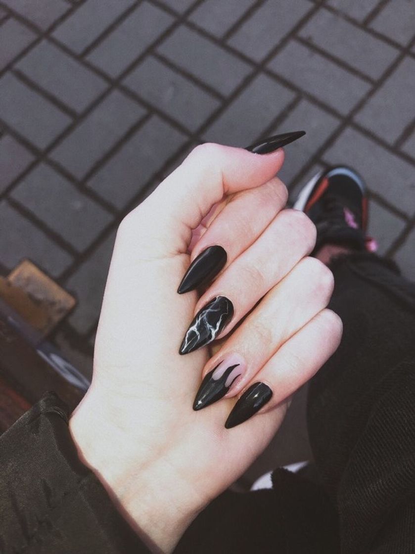 Moda dark nail