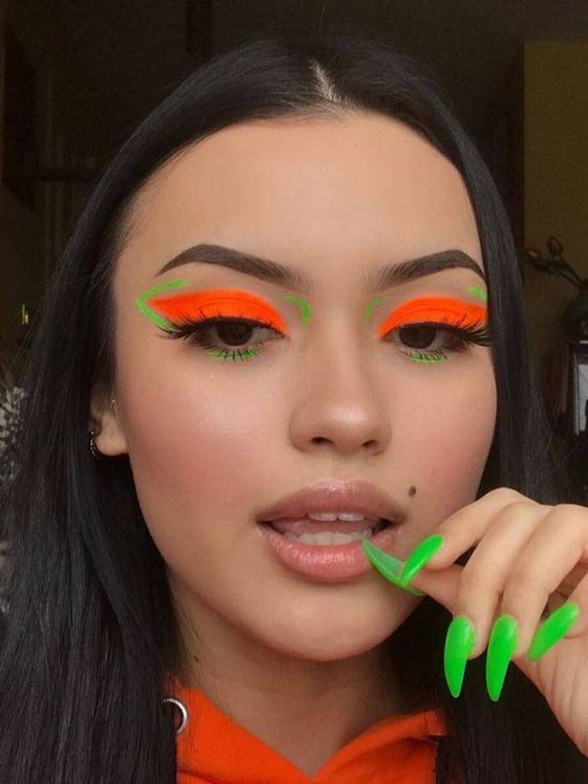 Moda É make neon que você quer? 🧡