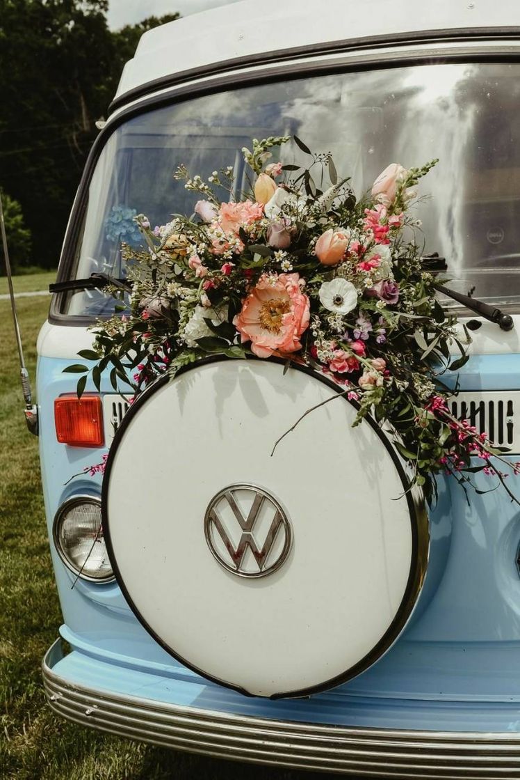 Fashion Gente olha que Kombi lindaaa com essas flores 💐