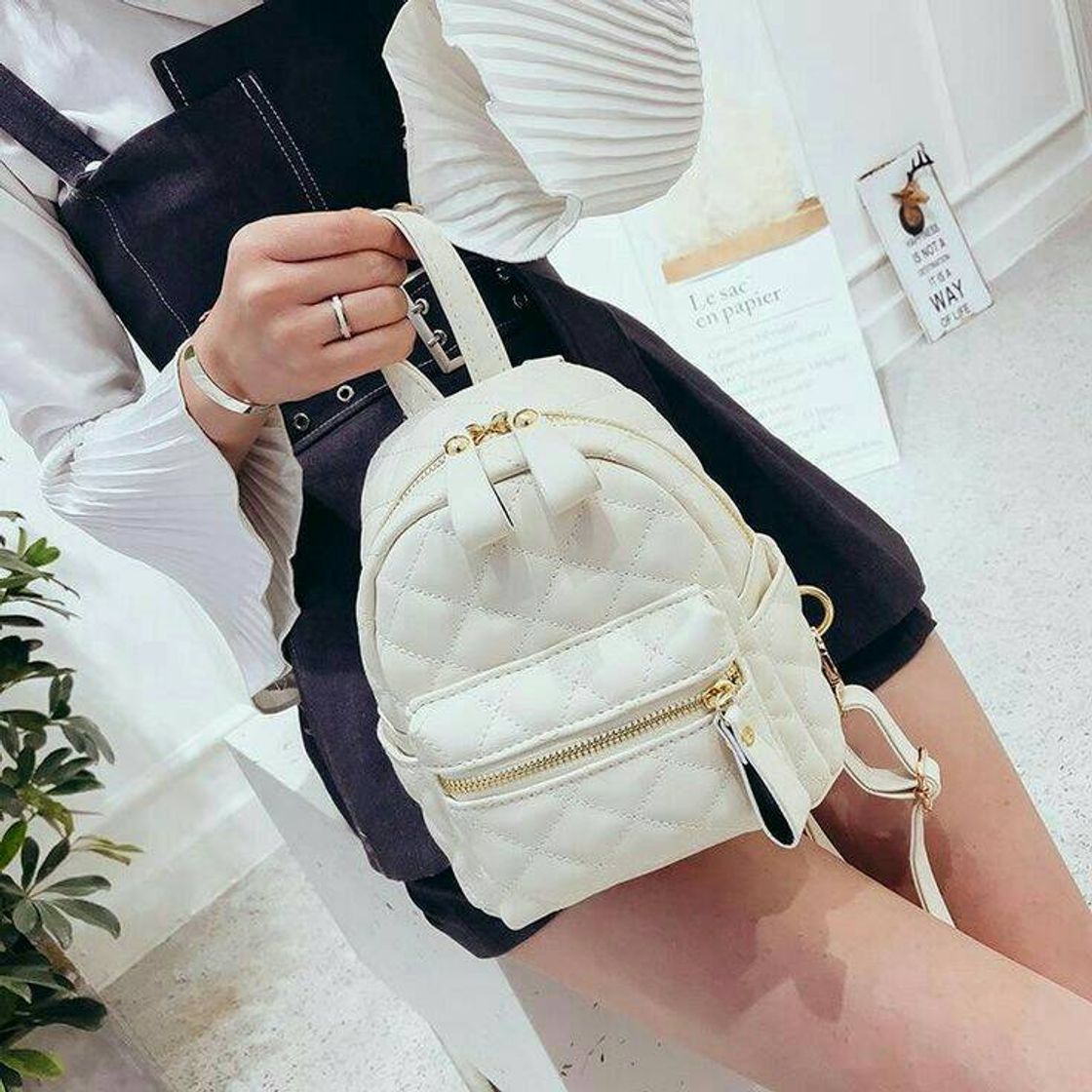 Moda Mochila branca mini linda🌼👻