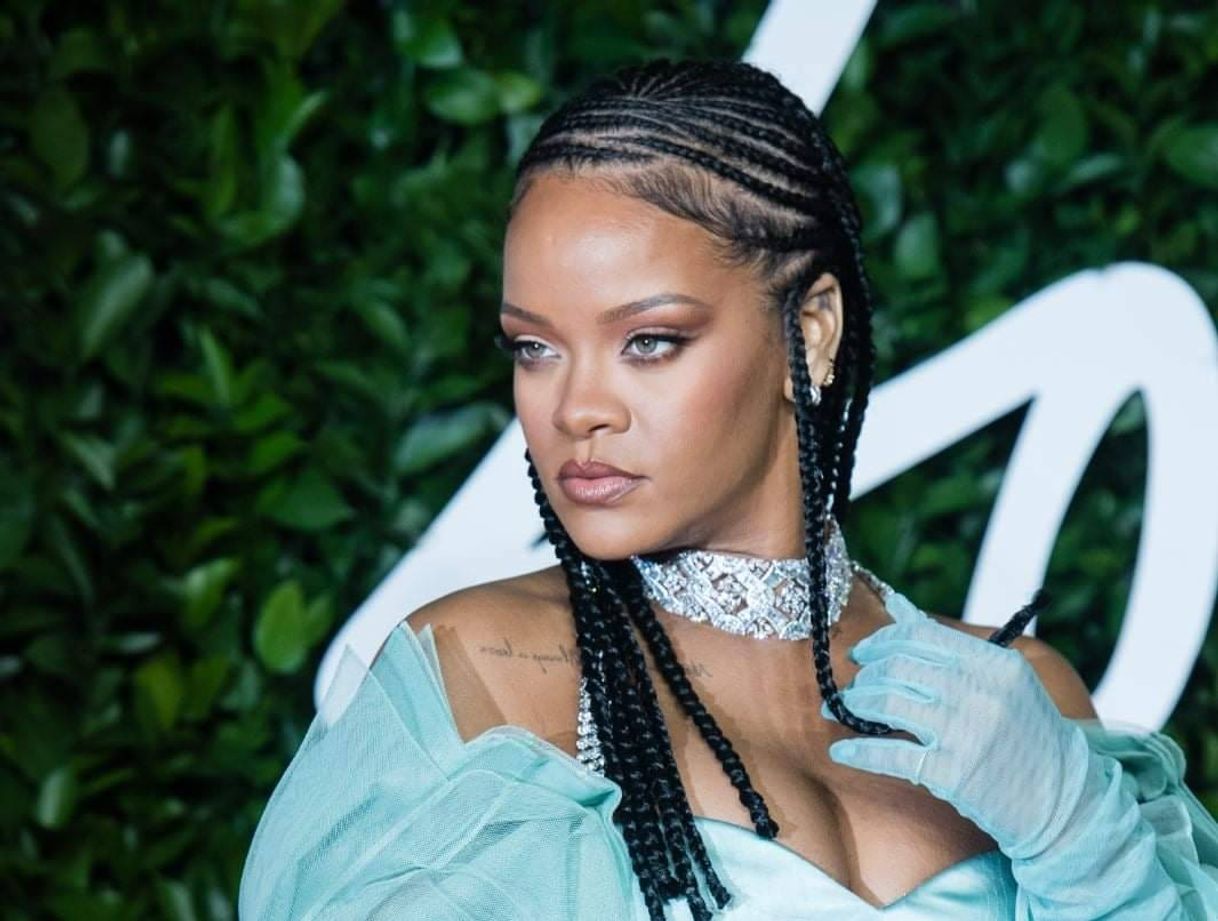 Fashion Rihanna tem uma rua nomeada em sua homenagem