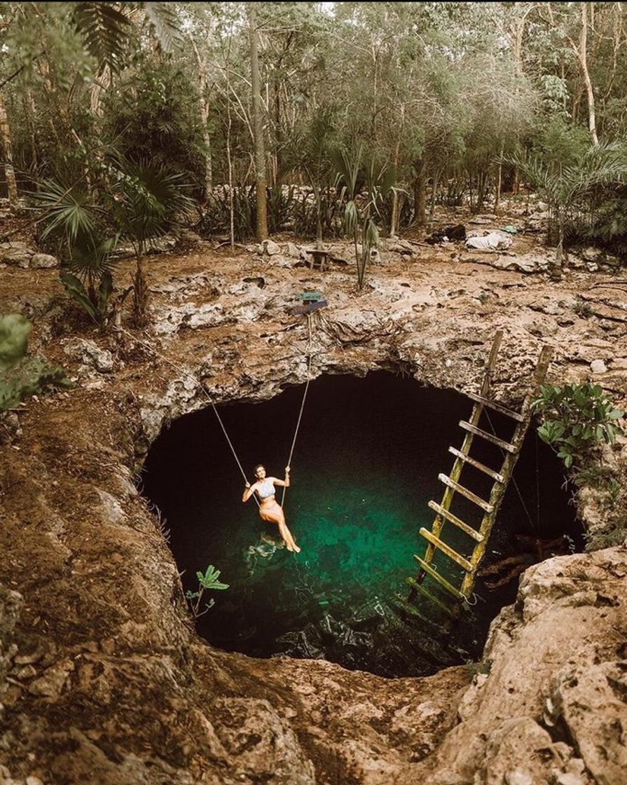 Lugar Cenote Calavera