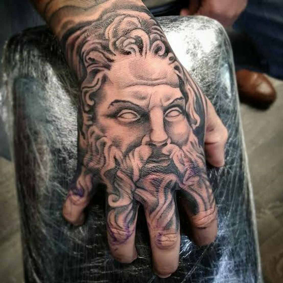 Moda TATUAGENS NAS MÃOS 