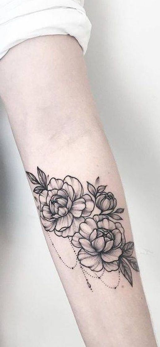 Moda Tatuagem de rosa fina e delicada.