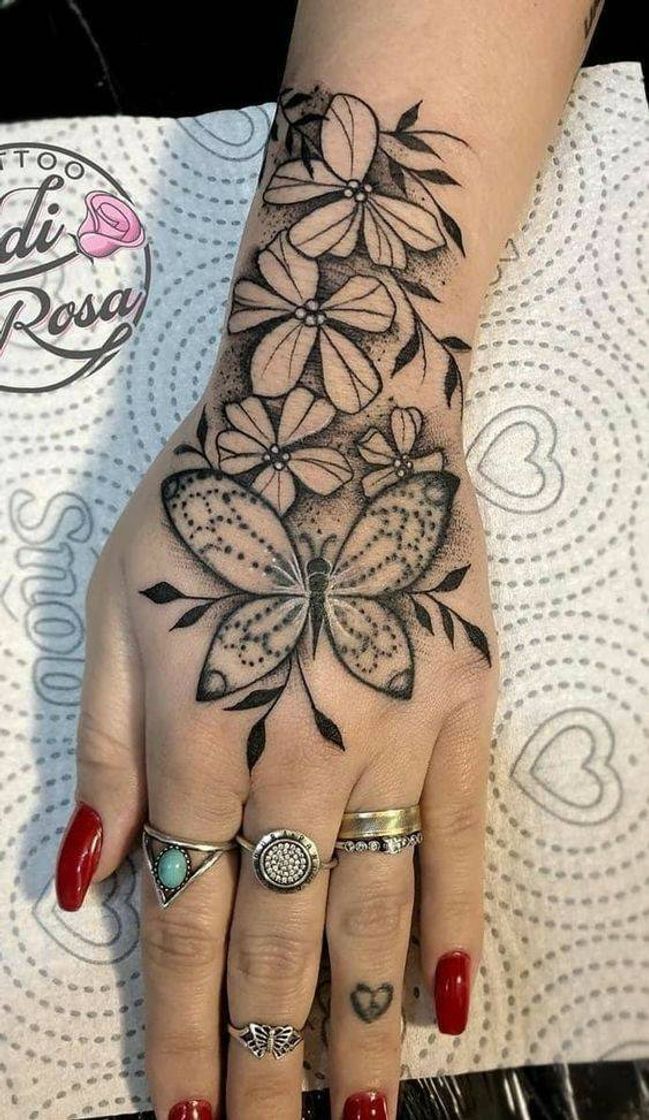 Fashion Tatuagem na mão