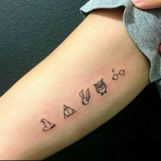 Olha essa tatoo de harry Potter 😍