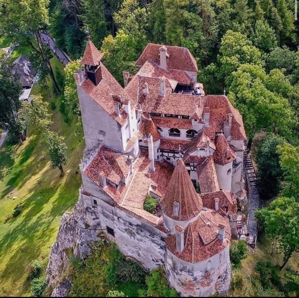 Fashion Bran Castle - Castelo do Drácula na Ronênia 🇹🇩