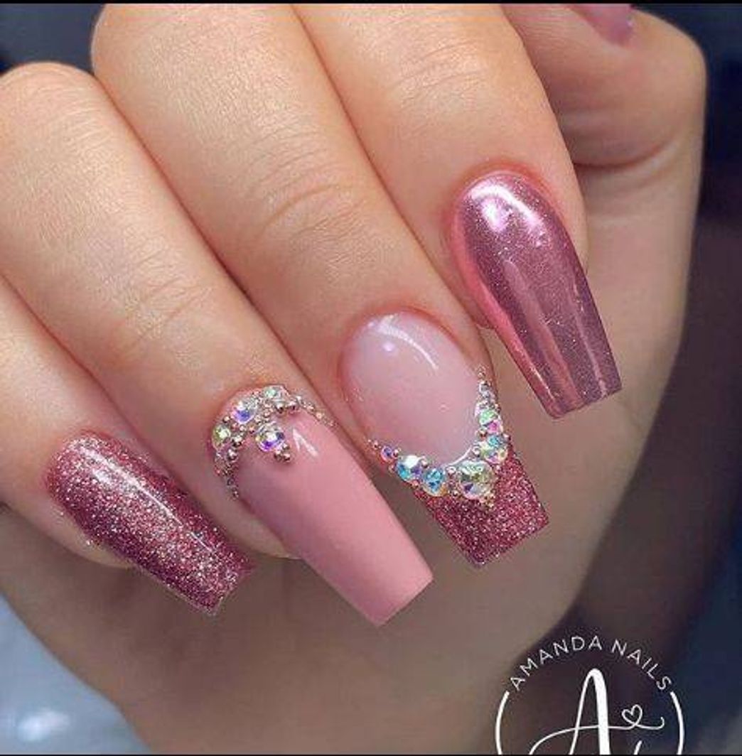 Moda Unha rosa com glitter